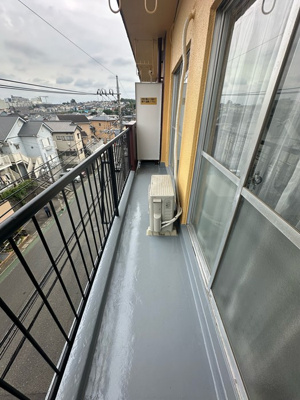 【バルコニー】 | グランドール生田Ⅱ | 洋室6帖のお部屋から繋がるバルコニーです！お洗濯物を干したり、気分転換をするにも最適です☆