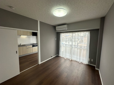 【洋室】 | グランドール生田Ⅱ | 洋室6帖☆バルコニーに繋がるお部屋です！エアコン付きで1年中快適に過ごせますね☆