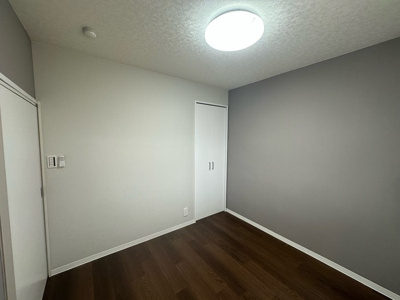 【寝室】 | グランドール生田Ⅱ | 洋室4.5帖☆クローゼットがあります♪お洋服がスッキリ収納できて、整理しやすくなりますね☆