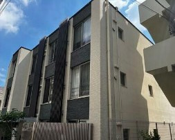 【外観】 | 鉄筋コンクリート造のがっちりとした建物。