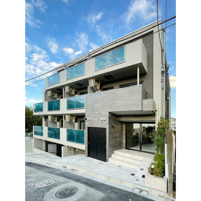 【外観】 | Opus中野坂上 | 鉄筋コンクリート造のがっちりとした建物。