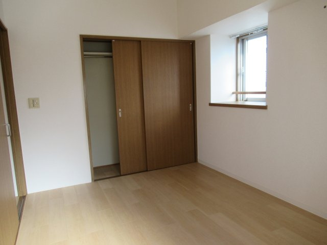 ルネシティ新在家南町３ＬＤＫの洋室|ゆったりした洋室です