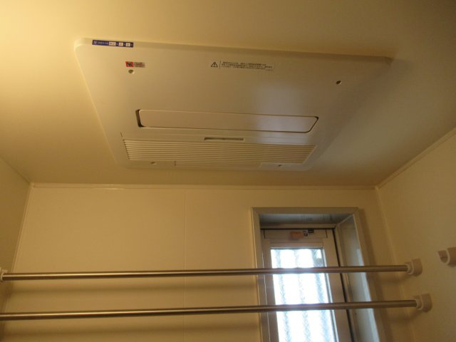 ルネシティ新在家南町３ＬＤＫの浴室|浴室乾燥暖房機つきです