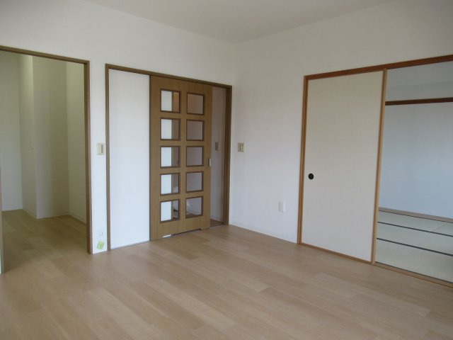 ルネシティ新在家南町３ＬＤＫの居間・リビング|おしゃれなリビングです