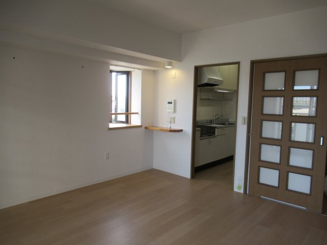 ルネシティ新在家南町３ＬＤＫの居間・リビング|こちらのリビングで趣味の時間をお楽しみください