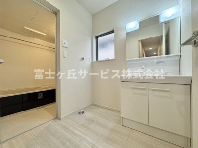【脱衣所】 | 静岡市駿河区小黒2丁目 3期 新築一戸建て 2号棟 | 脱衣場です