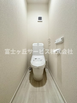 【トイレ】 | 静岡市駿河区小黒2丁目 3期 新築一戸建て 2号棟 | 1Fトイレです
2Fにも同タイプのトイレがあります