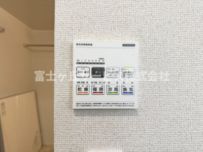 【冷暖房・空調設備】 | 静岡市駿河区小黒2丁目 3期 新築一戸建て 2号棟 | 浴室乾燥暖房機がついています