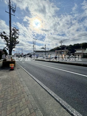 【前面道路含む現地写真】 | 静岡市駿河区小黒2丁目 3期 新築一戸建て 2号棟 | 前面道路含む現地写真です