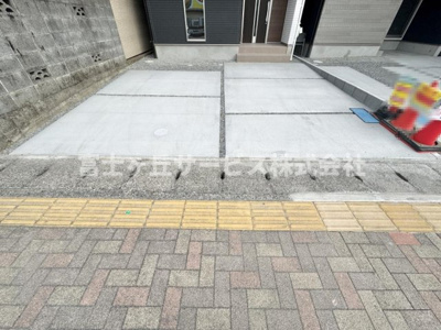 【駐車場】 | 静岡市駿河区小黒2丁目 3期 新築一戸建て 2号棟 | 車種により2台駐車可能です
