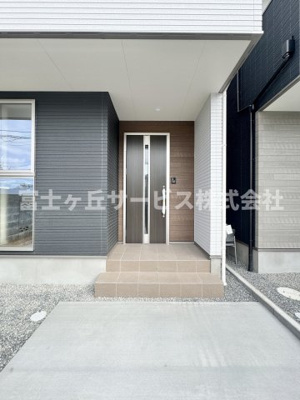 【エントランス】 | 静岡市駿河区小黒2丁目 3期 新築一戸建て 2号棟 | エントランスです
