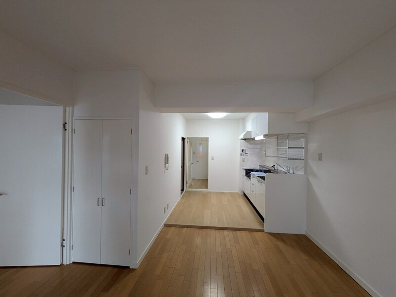 ウェルシー岡本の居間・リビング