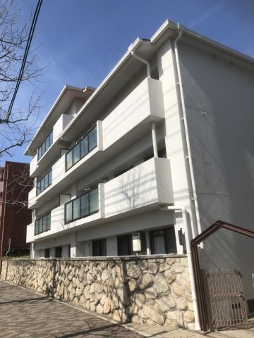 ウェルシー岡本の外観