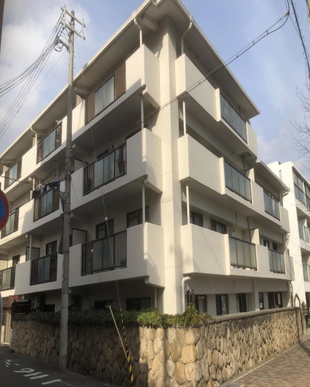 ウェルシー岡本の外観