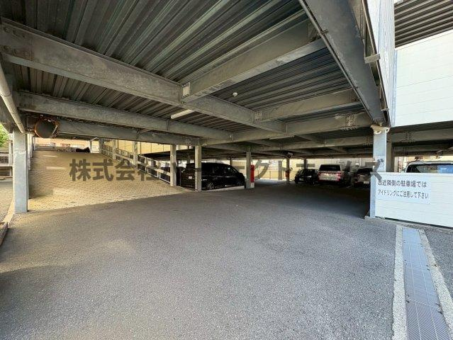 エステムコート御殿山Ⅱグラウズの駐車場|カースペースがあります