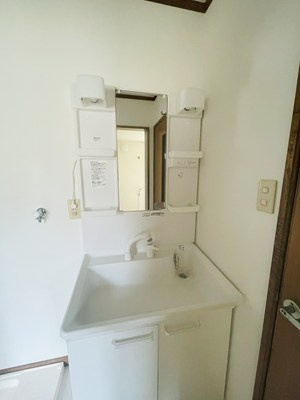 ハニーハイツBの洗面所|スペースが確保できる洗面所です