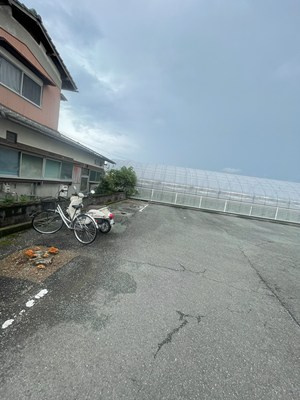 ハニーハイツBの駐車場|駐車場があるので、車を買う予定の方も安心です