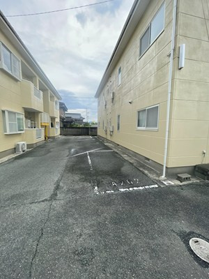 ハニーハイツBの駐車場