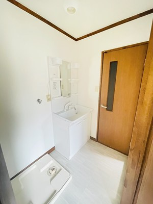 ハニーハイツBの洗面所|脱衣スペースもあります