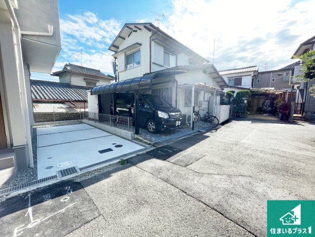 29日(土)30日(日)現地ご見学可能！池田市畑　限定1邸の前面道路含む現地写真|周辺は閑静な住宅街！前面道路広々で車の出し入れも便利です。駐車が苦手な方でも安心して車庫入れできます！