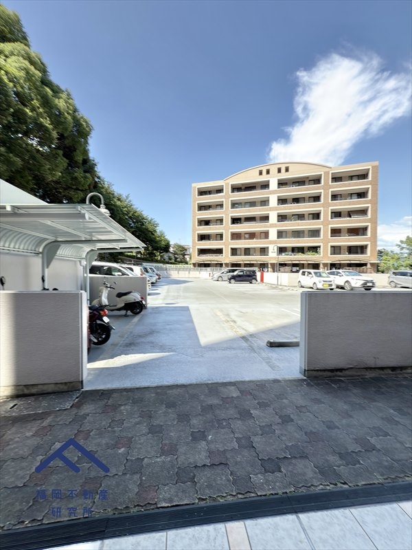 レークヒルズ野多目八番館の駐車場