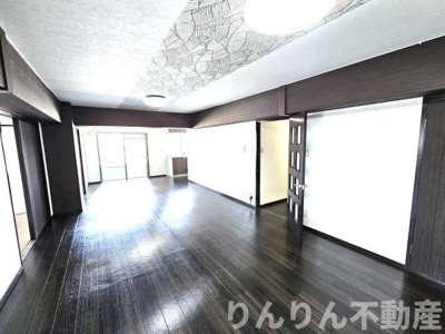 【居間・リビング】 | ガーデンヒルズ住吉Ⅰ | こちらの居間で趣味の時間をお楽しみください