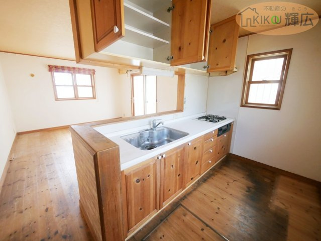 明石市大久保町大窪　中古戸建のキッチン|リフォーム前の写真です。