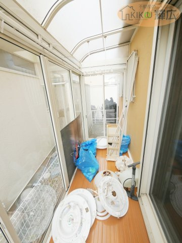 明石市大久保町大窪　中古戸建のバルコニー|リフォーム前の写真です。
