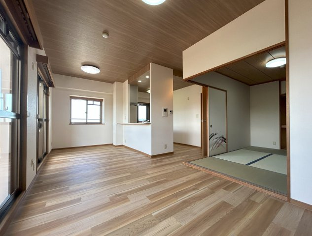 ファミールハイツ泉大津セントハーバーシティ1番館の居間・リビング|LDK①