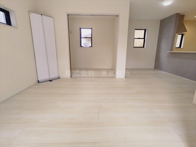 【居間・リビング】 | 川越市仙波町 | 開放感があり日当たり良好です