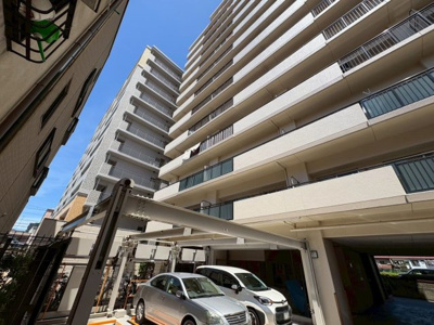 【外観】 | ディオフェルティ住吉公園通り | ママの憧れカウンターキッチンですので、家族と会話しながら楽しくお料理できますね！キッチンに勝手口ございます！生ごみなどを一時的に外に置いておけるので、匂いが気になりませんね！