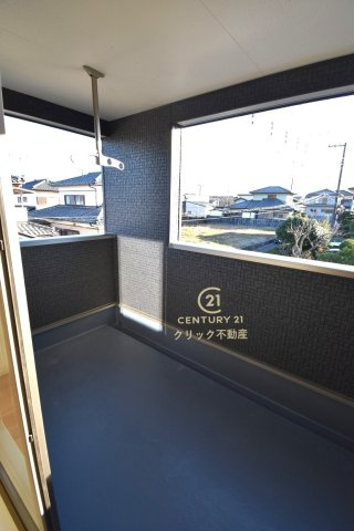 Cradlegarden　 北茨城市大津町北町　第12　2のバルコニー|インナーバルコニーは洗濯物外干し派の強い味方！天気が変わりやすい季節の外出も安心です。外出が難しい日に出るだけでも気分転換になる、嬉しいスペースです。