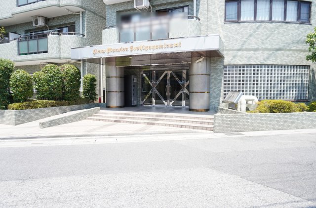ライオンズマンション越谷南のエントランス