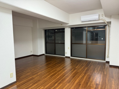 【居間・リビング】 | ベストレジデンス青山 | ゆったりとしたリビングです