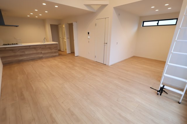 《仲介手数料無料》練馬区石神井台３丁目20-24新築一戸建てKEIAI STYLEの居間・リビング|撮影日 2025年9月25日 14:30 晴れ