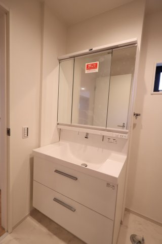 《仲介手数料無料》練馬区石神井台３丁目20-24新築一戸建てKEIAI STYLEの独立洗面台|撮影日 2025年9月25日 14:30 晴れ