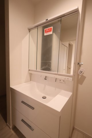 《仲介手数料無料》練馬区石神井台３丁目20-24(5号棟)新築一戸建てKEIAI STYLEの独立洗面台|撮影日 2025年9月25日 16:40 曇り