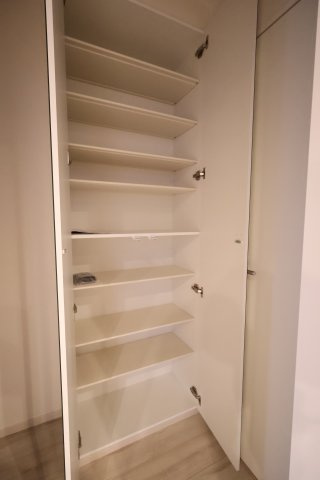 《仲介手数料無料》練馬区石神井台３丁目20-24新築一戸建てKEIAI STYLEの収納|撮影日 2025年9月25日 16:40 曇り