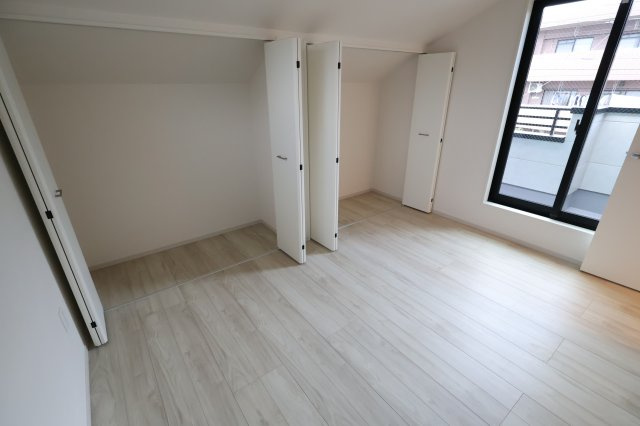 《仲介手数料無料》練馬区石神井台３丁目20-24(5号棟)新築一戸建てKEIAI STYLEの洋室|撮影日 2025年9月25日 16:40 曇り