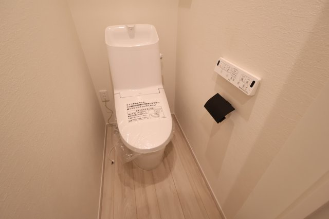 《仲介手数料無料》練馬区石神井台３丁目20-24新築一戸建てKEIAI STYLEのトイレ|撮影日 2025年9月25日 16:40 曇り