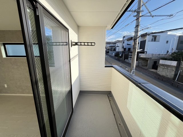 【バルコニー】 | 福岡市南区柏原1丁目12期　2号棟（全2棟）【仲介手数料無料・0円】 | 現地写真。インナーバルコニーです。