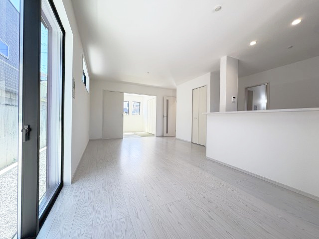 【居間・リビング】 | 福岡市南区柏原1丁目12期　2号棟（全2棟）【仲介手数料無料・0円】 | 現地写真。