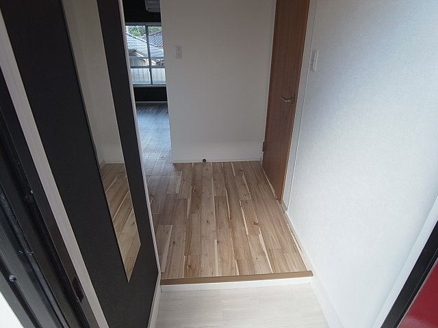 BLANCUBE大池の玄関|玄関から綺麗、鏡もついてます