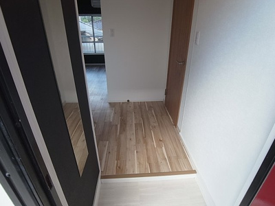 【玄関】 | BLANCUBE大池 | 玄関から綺麗、鏡もついてます