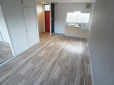 【居間・リビング】 | BLANCUBE大池 | お洒落な電気レールで緑を吊るすたり出来るリビング