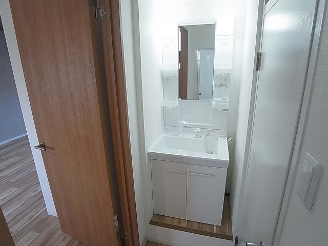 BLANCUBE大池の洗面所|シャワー付きの独立洗面台