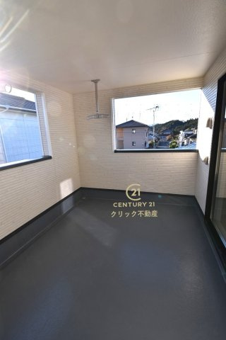 Cradlegarden　 北茨城市大津町北町　第12　3のバルコニー|インナーバルコニーは洗濯物外干し派の強い味方！天気が変わりやすい季節の外出も安心です。外出が難しい日に出るだけでも気分転換になる、嬉しいスペースです。