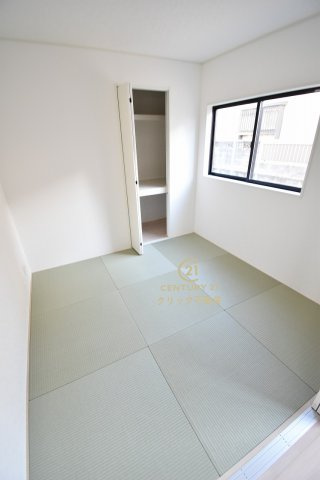 Cradlegarden　 北茨城市大津町北町　第12　3の和室|リビングに隣接する和室です。ペタンと座ったりゴロンと横になったり、寛ぎの場所になります。寒い季節のこたつコーナーにも◎