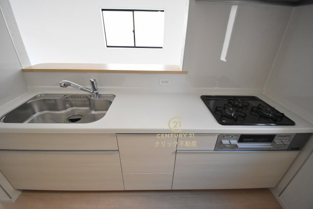 Cradlegarden　 北茨城市大津町北町　第12　3のキッチン|美しいシステムキッチンです。ワイドなカウンターと高い収納力で、家族で一緒に料理をするにも十分な広さ。お手入れしやすいので清潔を保つことができます。