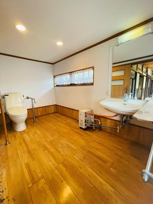 忠見貸家　のトイレ|落ち着いたトイレです